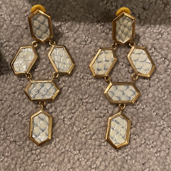 New Kara Ross hexagon blue python clip on earrings - Picture 1 of 4